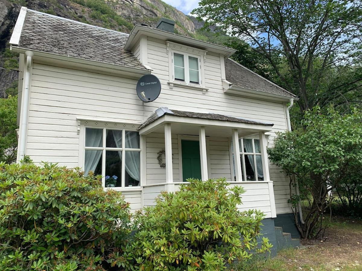 Aobrio Holidayhouse, Authentic Norwegian Farmhouse Close To Flam Lærdalsøyri 外观 照片